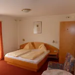 Hotel Altneudoerflerhof 3*