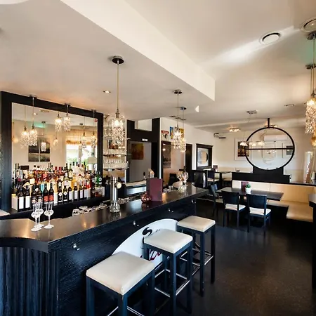 Altneudoerflerhof 3*