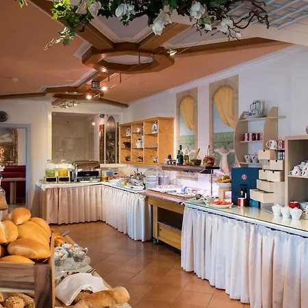 Altneudoerflerhof 3*