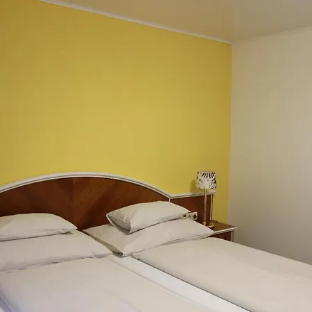 Altneudoerflerhof 3*