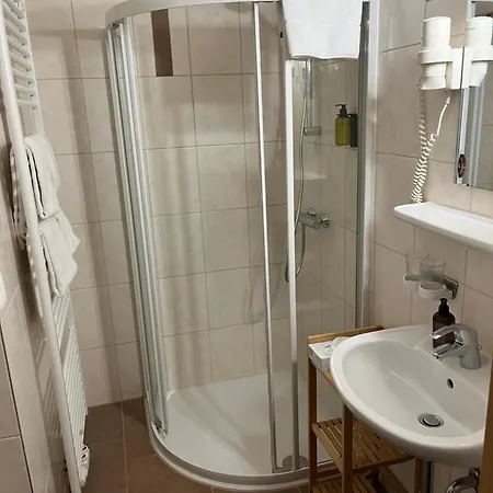 Altneudoerflerhof 3*